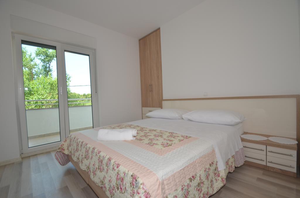 Apartment Anica Kuk ستاريغغاد باكلينتسا الغرفة الصورة